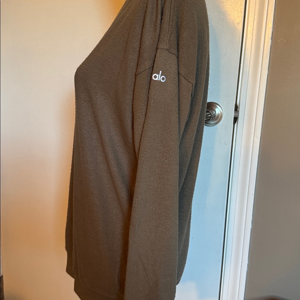 Alo Yoga Soho Sweatshirt - Picture 2 of 6